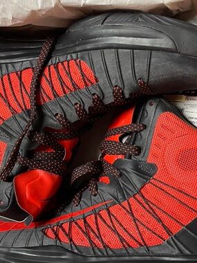 Nike Hyperdunk Box in University Red and Black